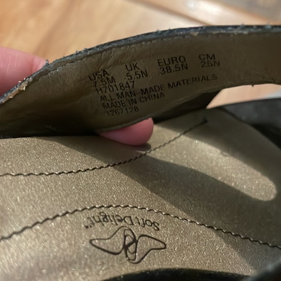 Soft Style Sandals - Picture 5 of 5